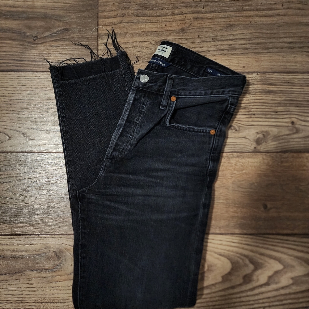 Frayed Hem Vintage High Waist Straight Leg Jeans CoH Liya